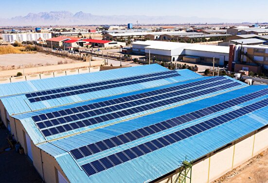 نیروگاه خورشیدی روی سقف کارخانه؛ جبران ضرر قطعی برق، آغاز سودآوری پایدار