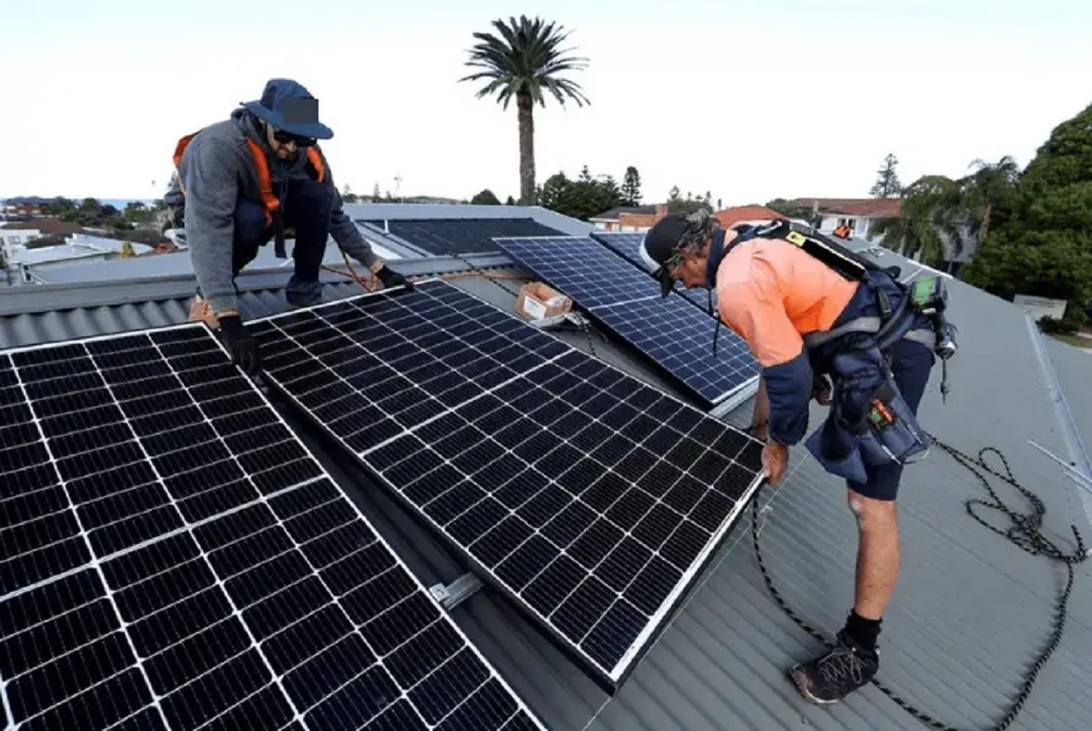 نکات کلیدی نصب پنل خورشیدی بر اساس راهنمای رسمی پنل‌های Jinko Solar