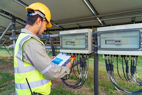 تفاوت دیتالاگر‌های ساده و سیستم‌های مانیتورینگ SCADA در پایش نیروگاه‌ خورشیدی
