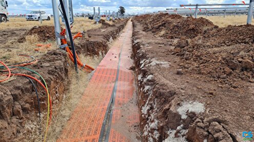 نحوه کابل‌کشی زیرزمینی در نیروگاه‌های خورشیدی با شرایط خاک مختلف